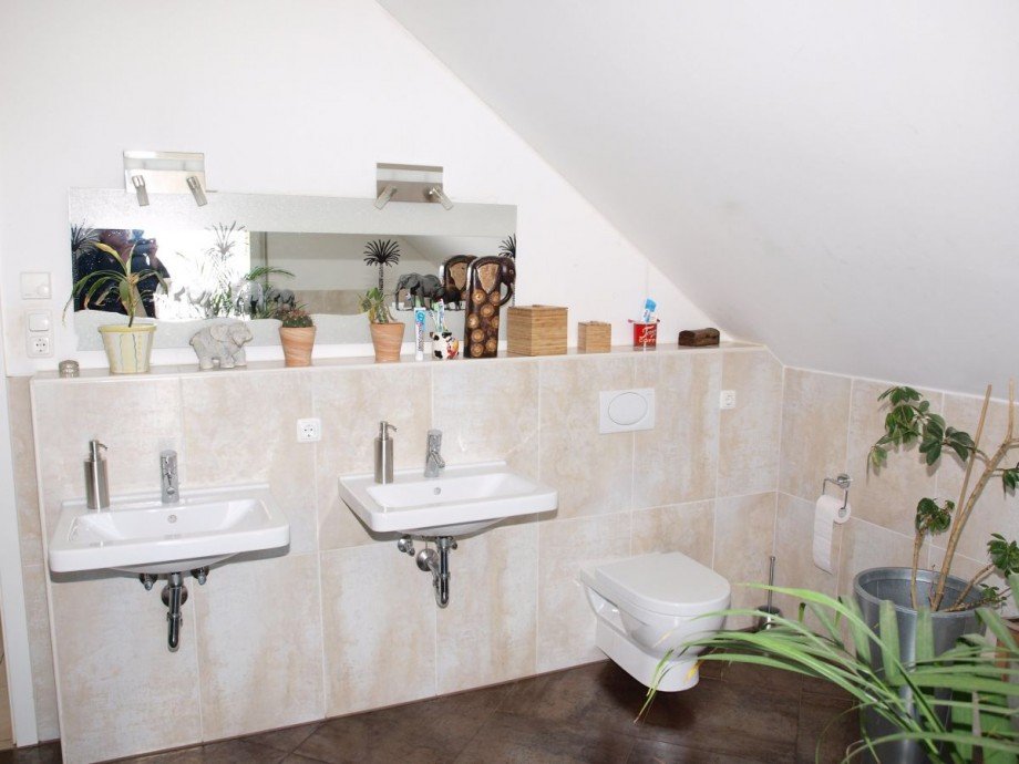 Bad mit 2 Waschbecken Einfamilienhaus M�nchen