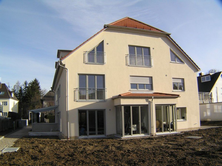 Hausansicht West Terrassenwohnung M�nchen